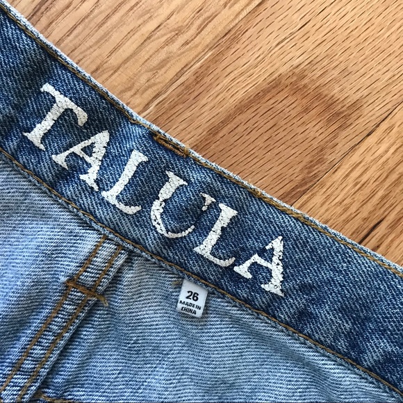 Aritzia🖤Talula Cut-Off Shorts - Picture 3 of 5